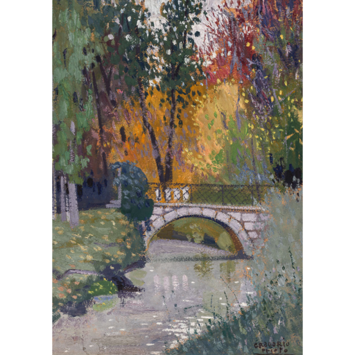 Reproducción en vertical de la pintura ‘Paisaje de Aranjuez’ de Gregorio Prieto. La imagen muestra un pequeño puente de piedra con un arco central que cruza un canal de agua. A ambos lados del puente hay vegetación frondosa, y al fondo se levantan árboles altos con hojas en diversos colores otoñales: verdes intensos, amarillos brillantes, naranjas y tonos púrpura. El agua refleja parcialmente el puente y las masas de color. La pincelada es suelta, abocetada y ligeramente puntillista, propia del estilo impresionista del artista durante su etapa formativa. En la esquina inferior derecha aparece la firma “Gregorio Prieto
